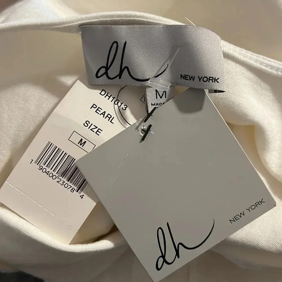 DH New York Pearl ruffle sleeve top Sz M New - Picture 11 of 14